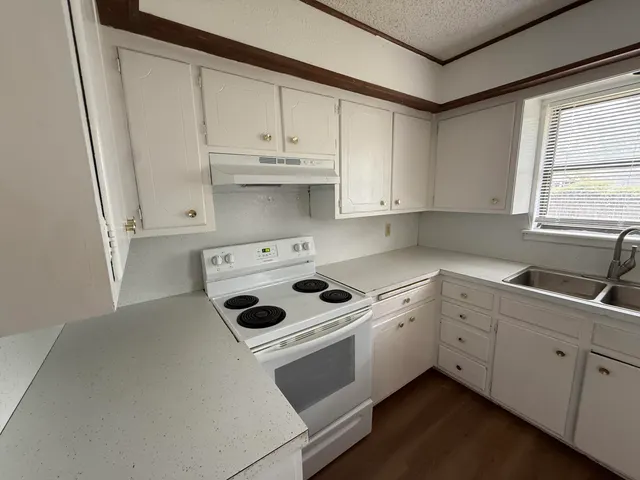 Photo 5 — 5513 16th Street, Lubbock, TX 79416
