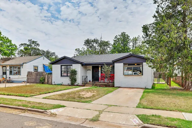 Photo 3 — 2811 35th Street, Lubbock, TX 79413