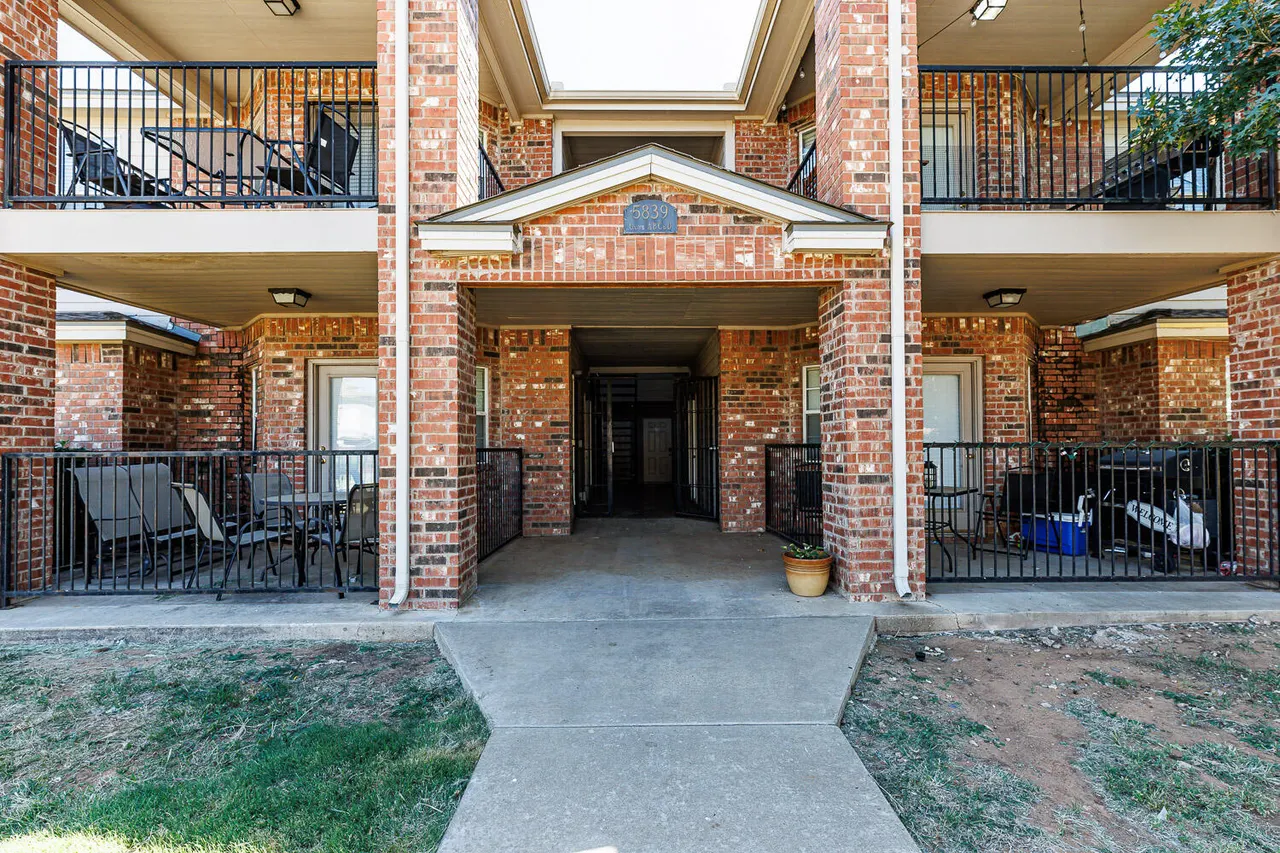 Photo 5 — 5839 7th Street, Lubbock, TX 79416