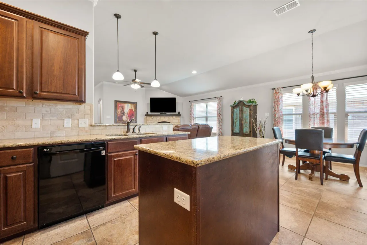 Photo 17 — 3007 111th Street, Lubbock, TX 79423