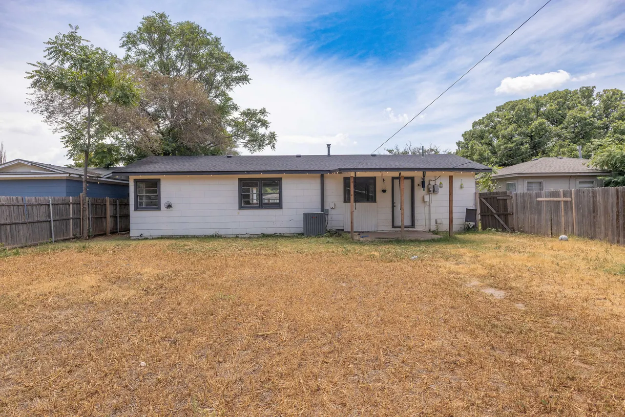 Photo 15 — 3812 31st Street, Lubbock, TX 79410