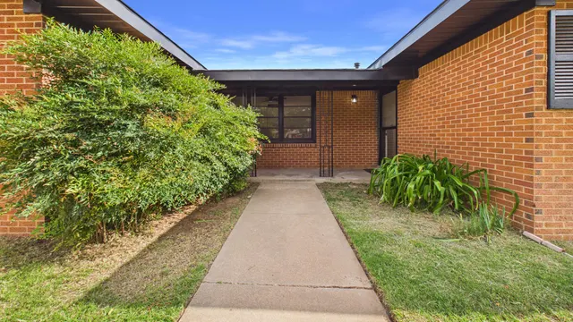 Photo 3 — 4914 48th Street, Lubbock, TX 79414
