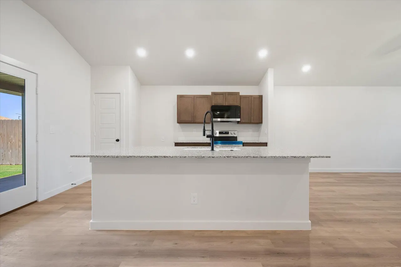 Photo 9 — 1310 Saratoga Avenue, Lubbock, TX 79416
