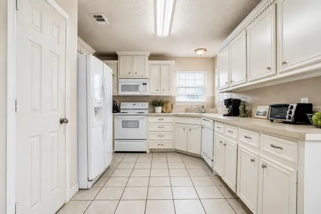 Photo 5 — 1002 Oshkosh Avenue, Lubbock, TX 79416