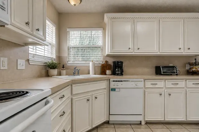 Photo 7 — 1002 Oshkosh Avenue, Lubbock, TX 79416
