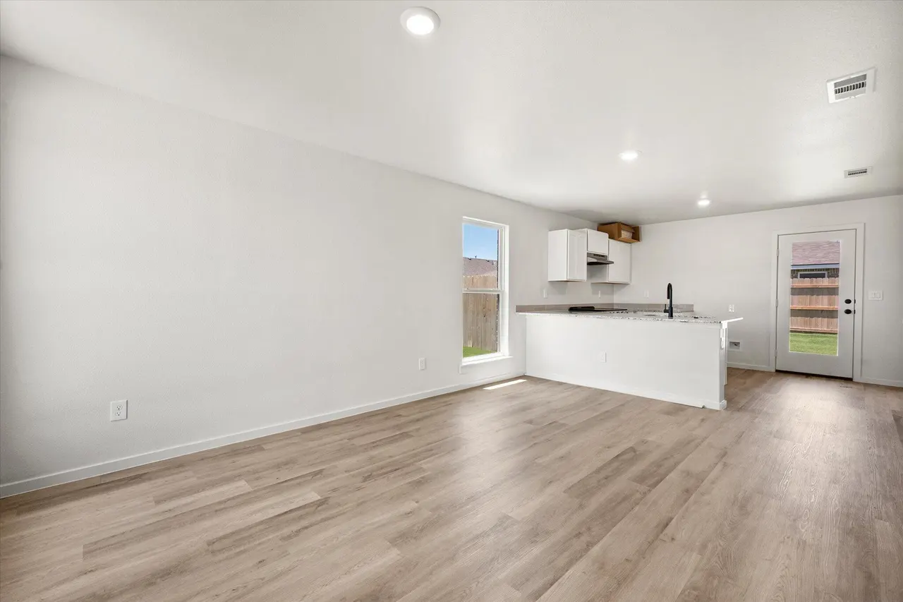 Photo 5 — 8312 25th Street, Lubbock, TX 79407