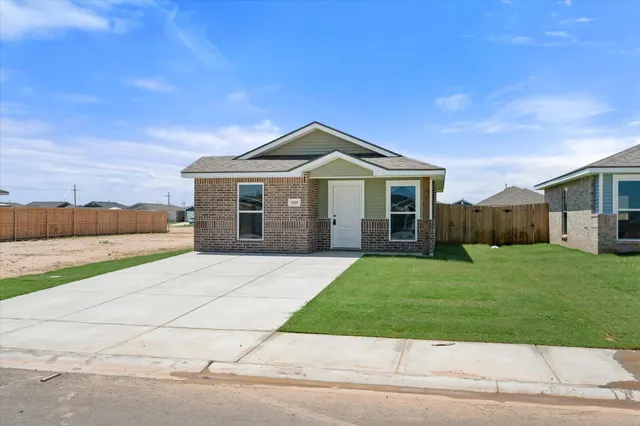 Photo 3 — 5519 Smith Street, Lubbock, TX 79416