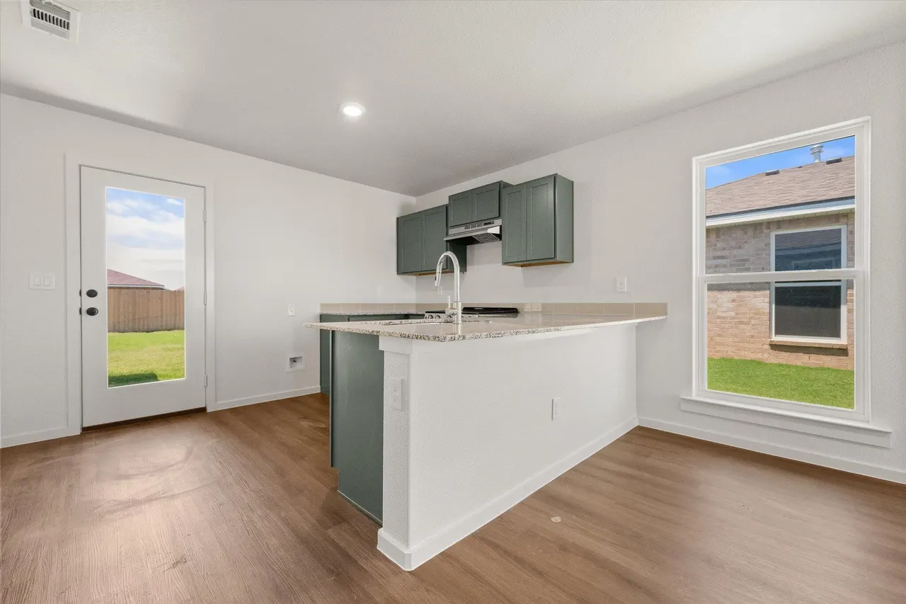 Photo 10 — 5519 Smith Street, Lubbock, TX 79416