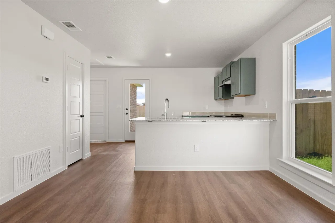 Photo 9 — 5519 Smith Street, Lubbock, TX 79416