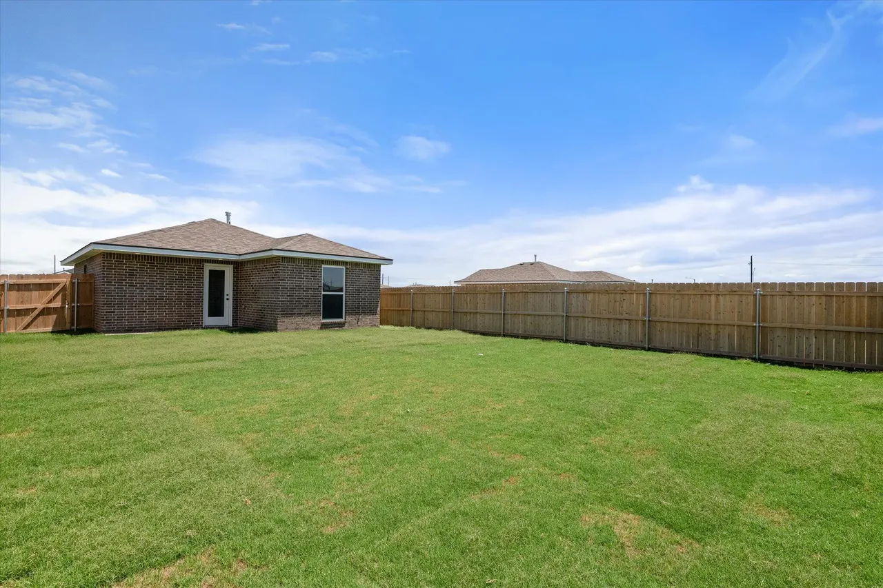 Photo 18 — 5519 Smith Street, Lubbock, TX 79416