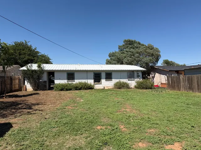 Photo 7 — 203 53rd Street, Lubbock, TX 79404