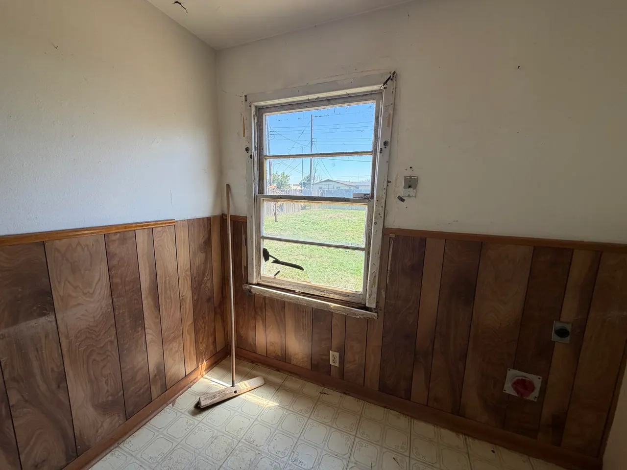 Photo 3 — 203 53rd Street, Lubbock, TX 79404