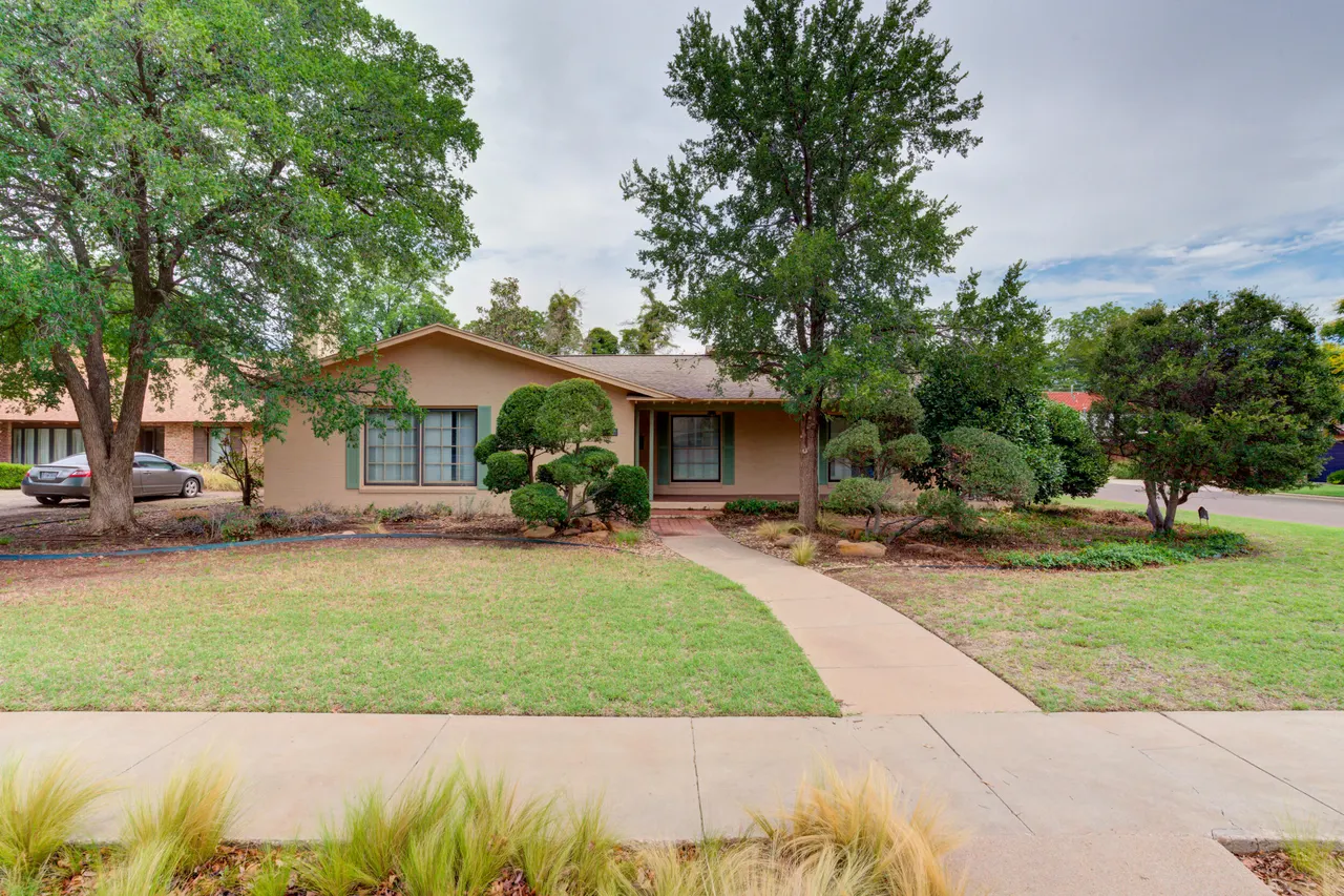 Photo 3 — 3302 20th Street, Lubbock, TX 79410