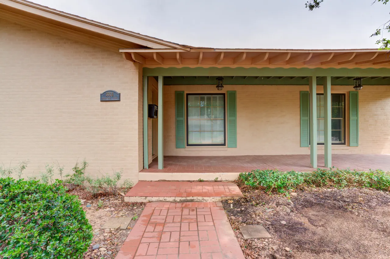 Photo 4 — 3302 20th Street, Lubbock, TX 79410