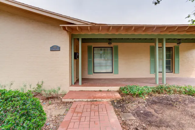 Photo 4 — 3302 20th Street, Lubbock, TX 79410