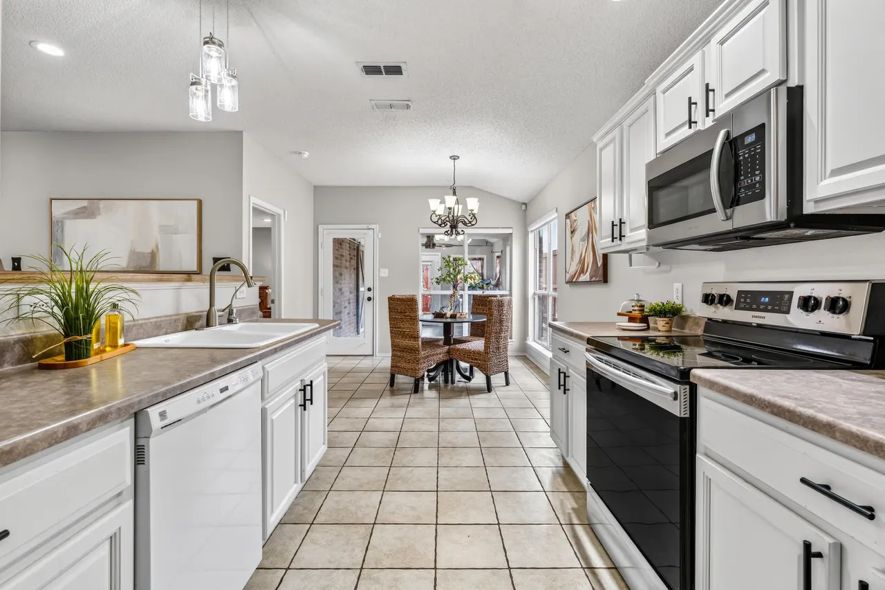 Photo 9 — 6217 18th Street, Lubbock, TX 79416