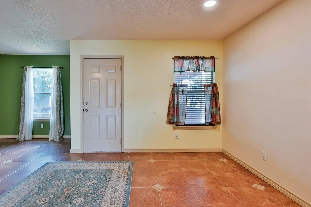 Photo 7 — 2606 Auburn Street, Lubbock, TX 79415