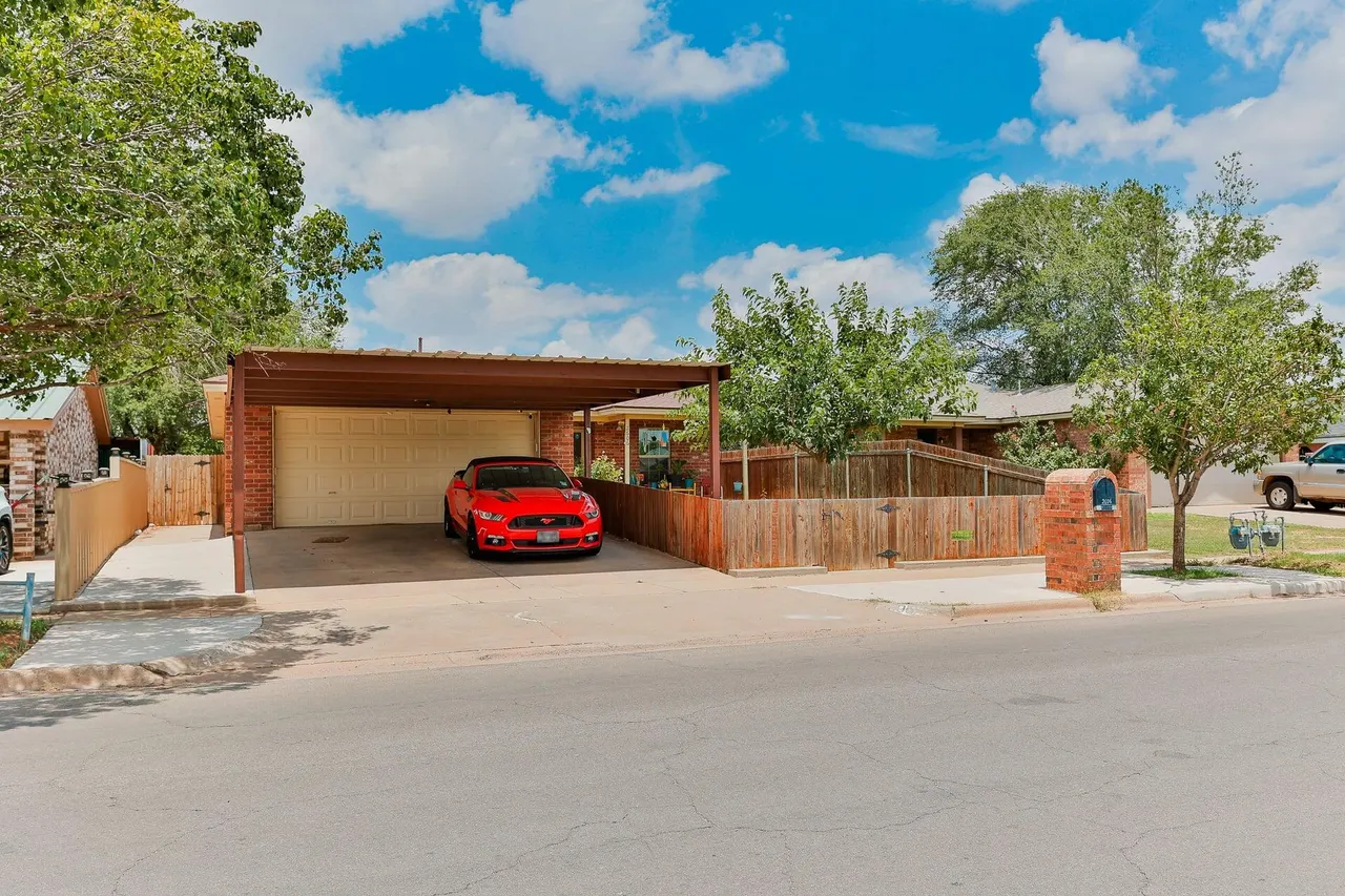 Photo 4 — 2606 Auburn Street, Lubbock, TX 79415