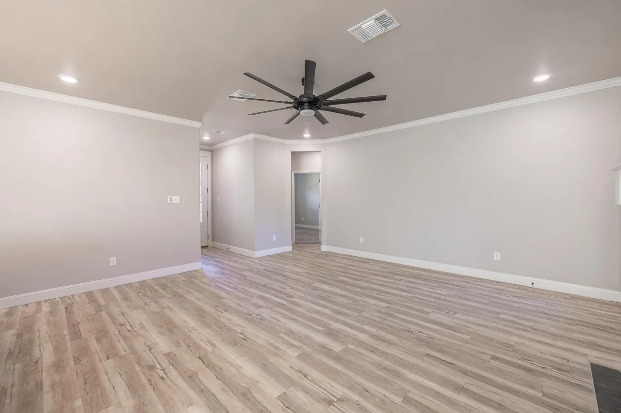 Photo 7 — 6906 16th Street, Lubbock, TX 79416