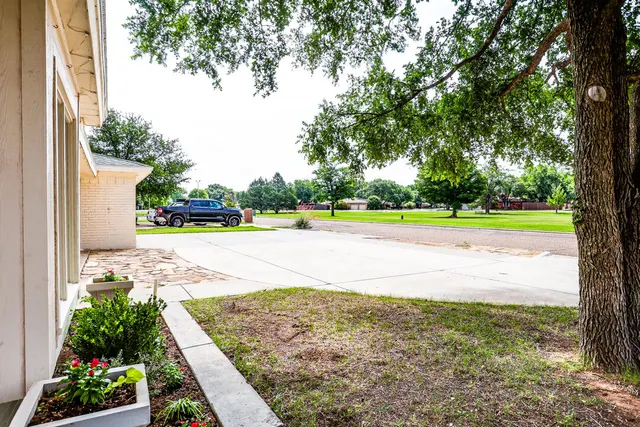 Photo 4 — 3708 76th Street, Lubbock, TX 79423