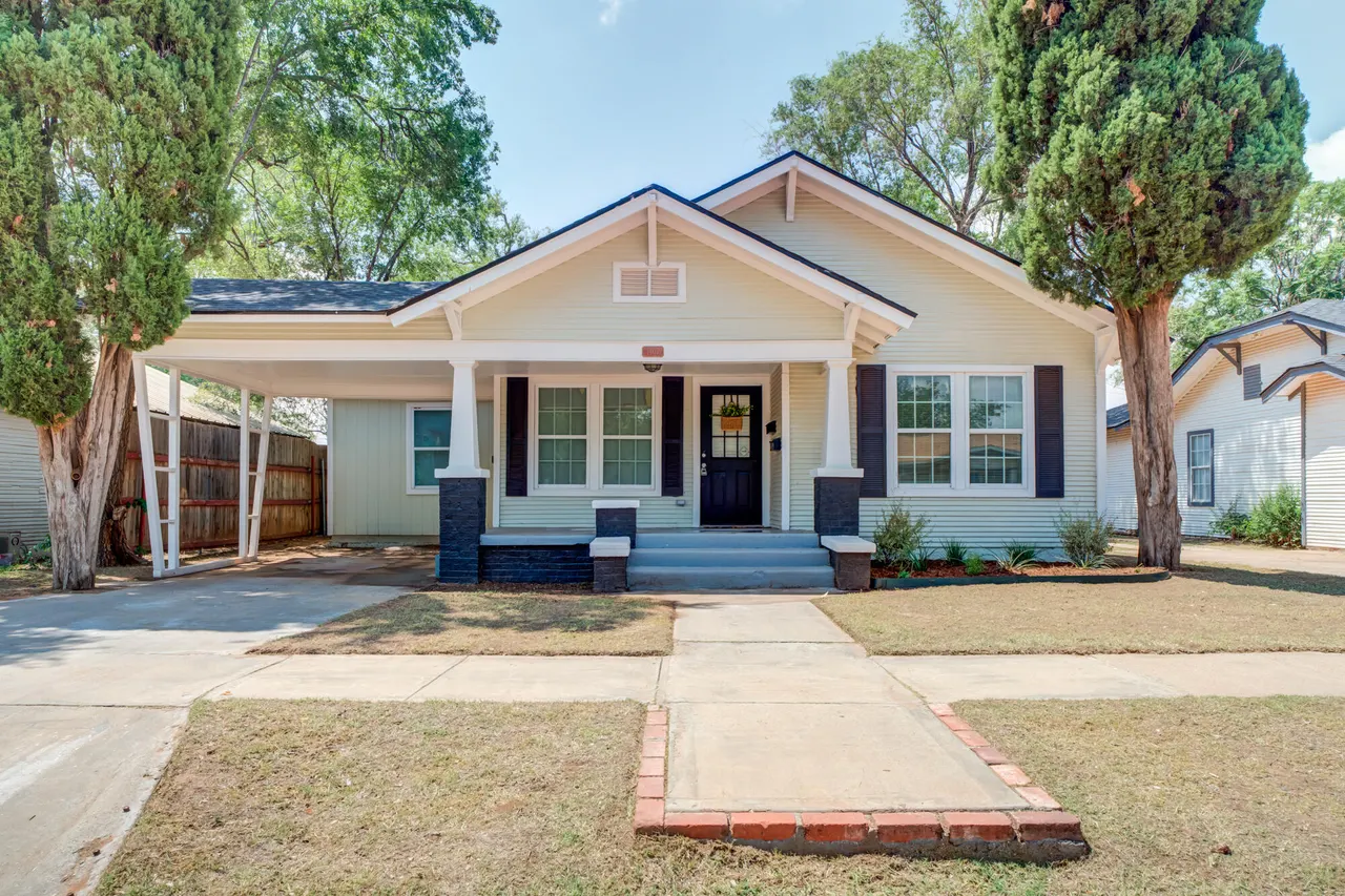 Front exterior — 1907 16th Street, Lubbock, TX 79401