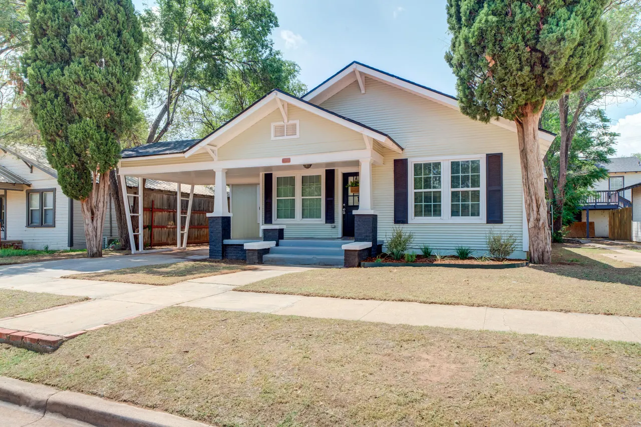 Photo 2 — 1907 16th Street, Lubbock, TX 79401