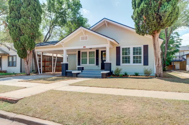 Photo 2 — 1907 16th Street, Lubbock, TX 79401