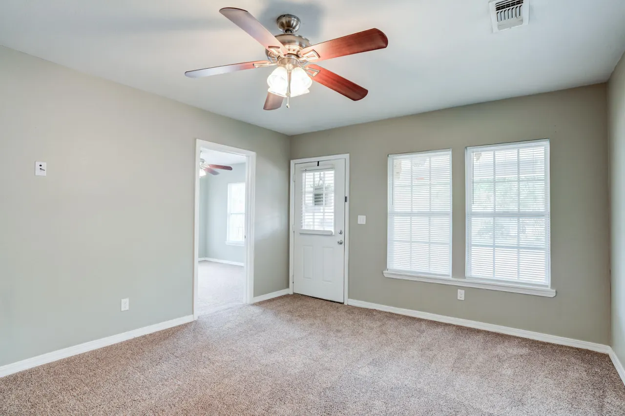 Photo 8 — 1907 16th Street, Lubbock, TX 79401