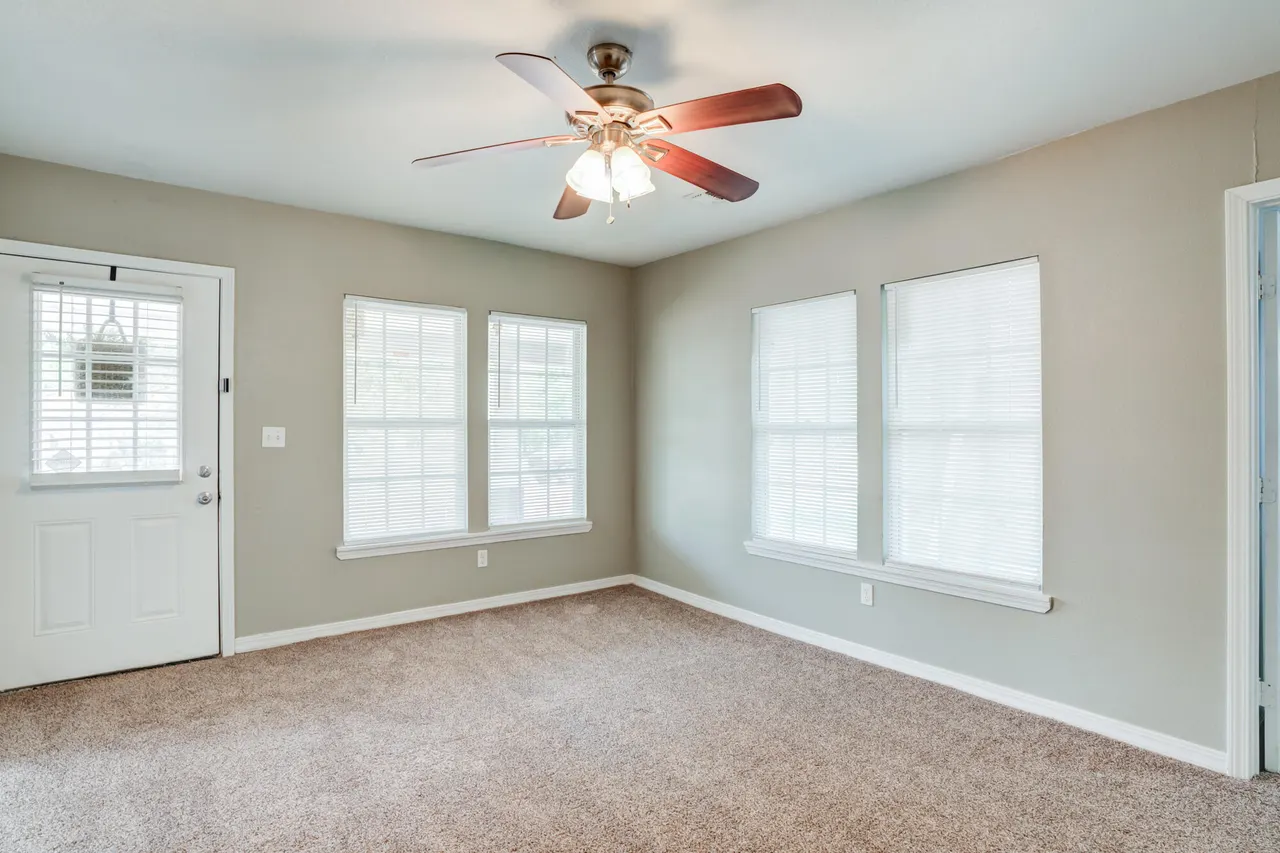 Photo 10 — 1907 16th Street, Lubbock, TX 79401