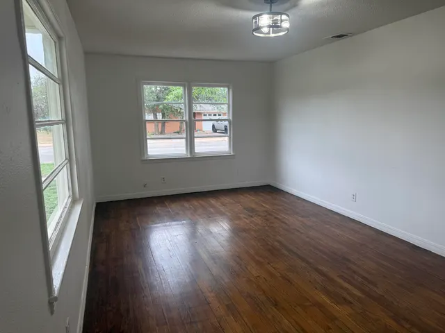Photo 3 — 211 11th Street, Levelland, TX 79336