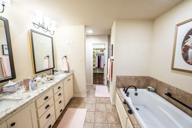 Photo 6 — 14 Tuscan Villa Circle, Lubbock, TX 79423