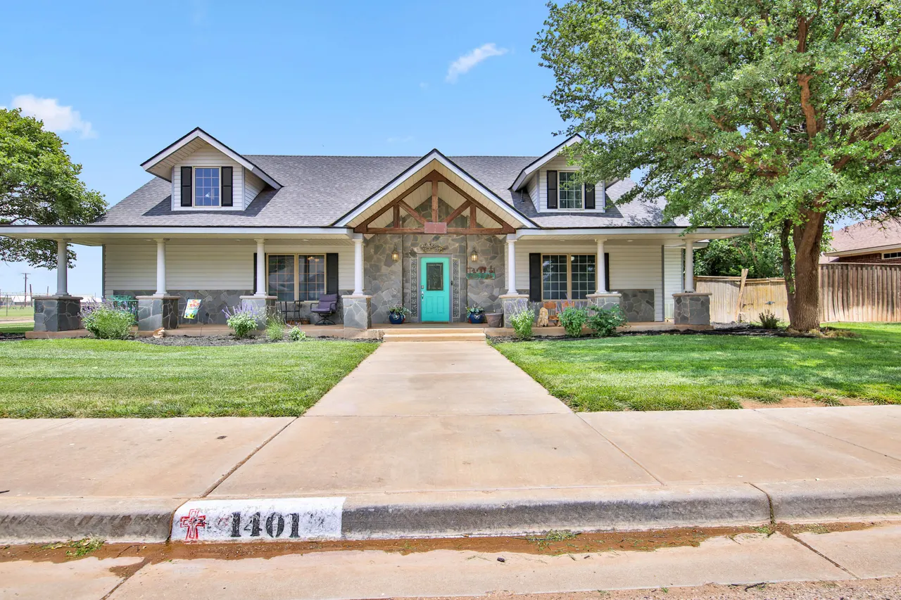 Photo 2 — 1401 11th Street, Shallowater, TX 79363