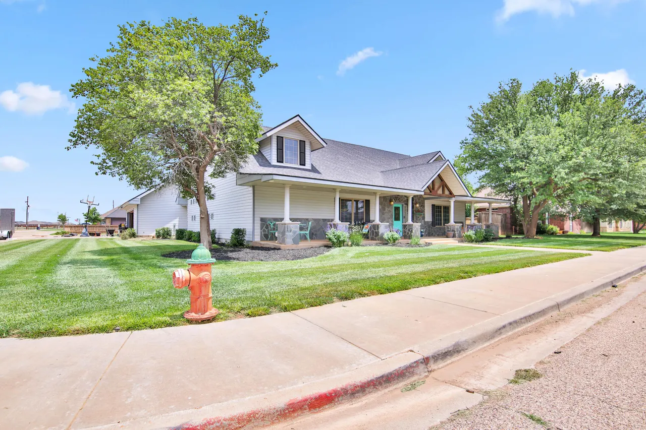 Photo 3 — 1401 11th Street, Shallowater, TX 79363