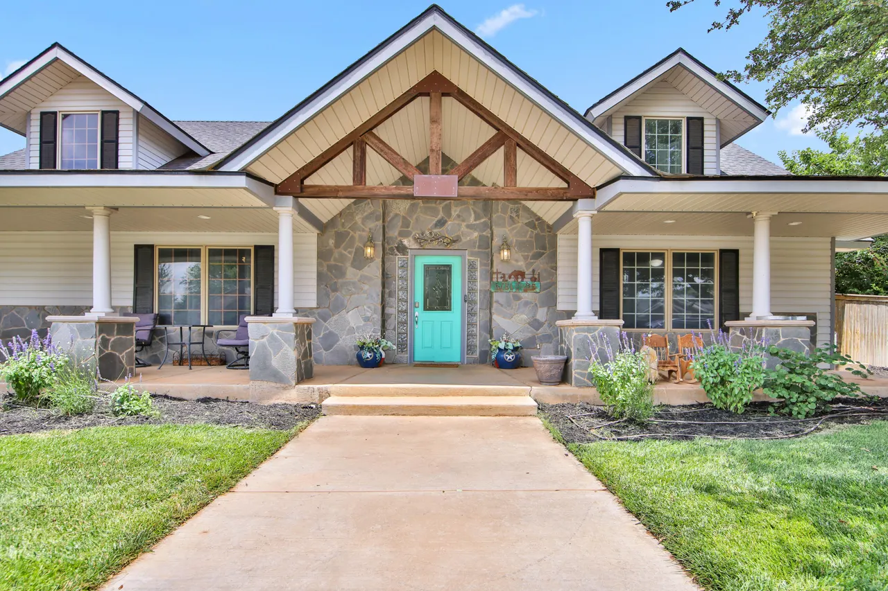 Photo 4 — 1401 11th Street, Shallowater, TX 79363