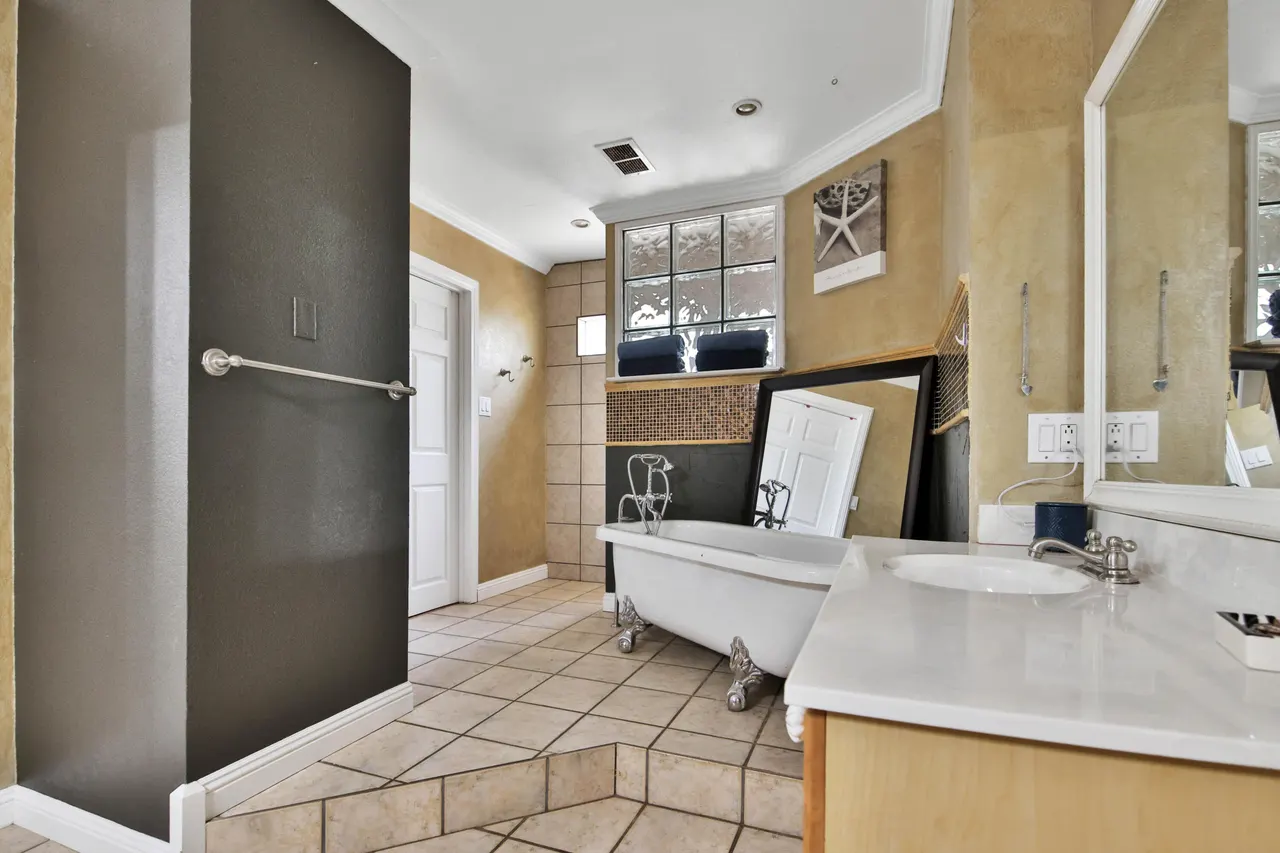 Photo 25 — 1401 11th Street, Shallowater, TX 79363
