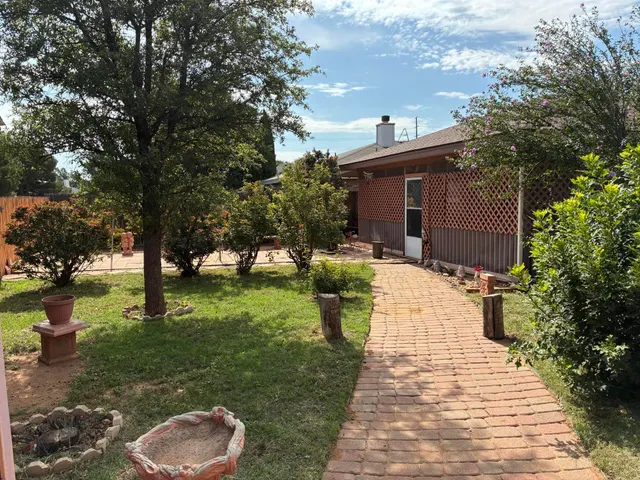 Photo 2 — 1614 78th Street, Lubbock, TX 79423