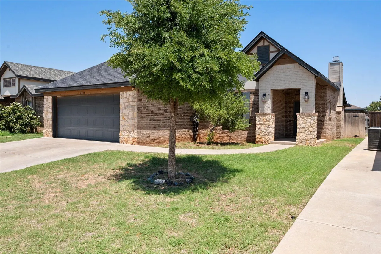 Photo 2 — 2304 103rd Street, Lubbock, TX 79423