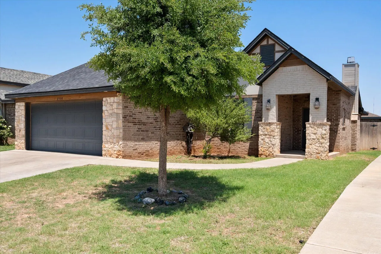 Photo 3 — 2304 103rd Street, Lubbock, TX 79423