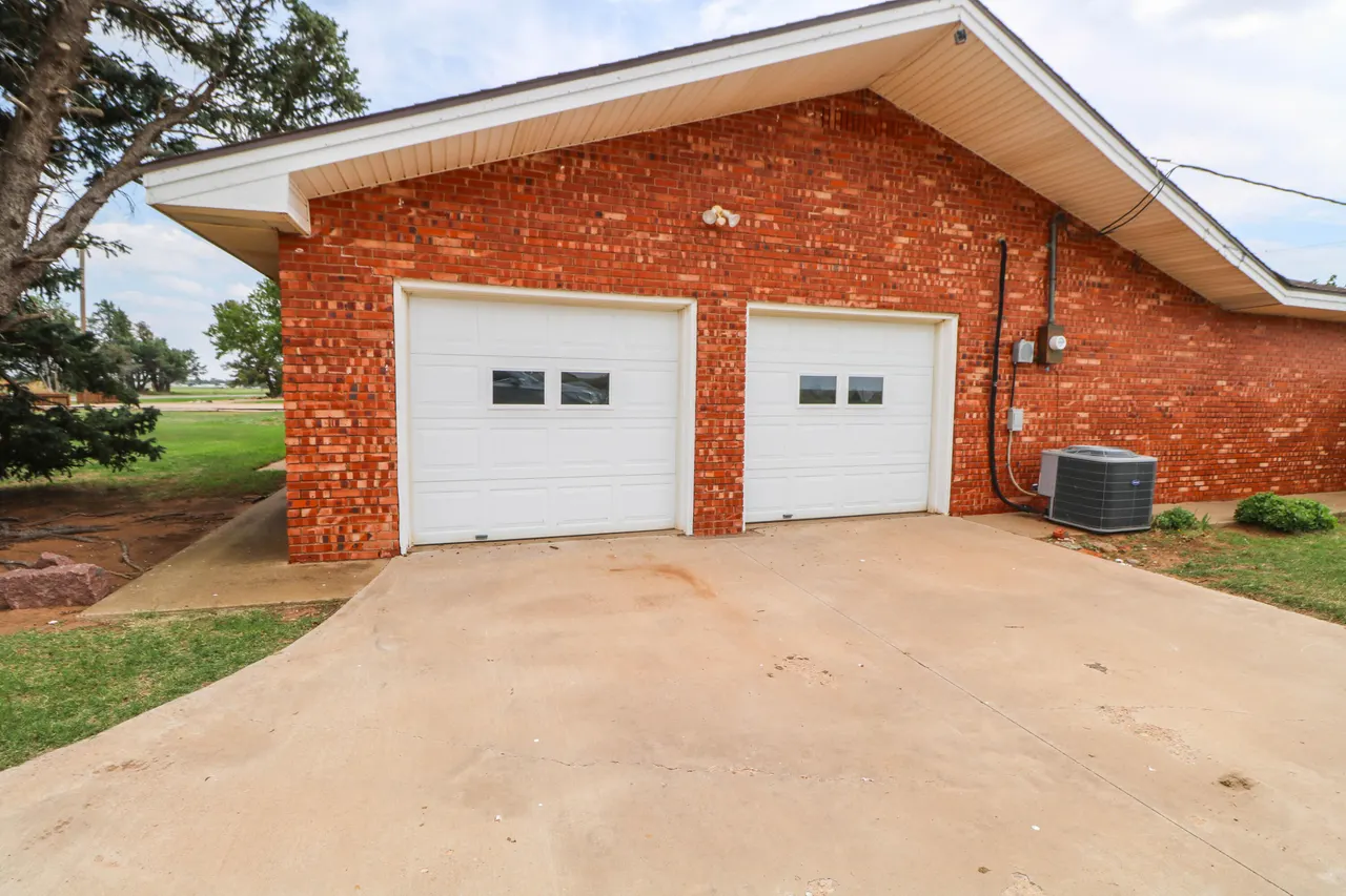 Photo 19 — 845 Farm To Market Road 1055, Earth, TX 79031