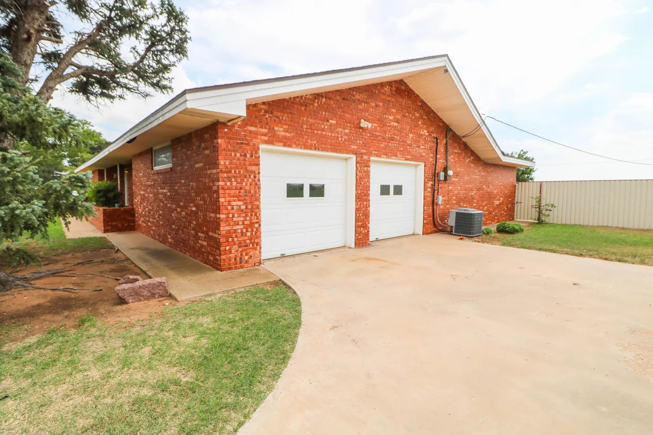 Photo 20 — 845 Farm To Market Road 1055, Earth, TX 79031