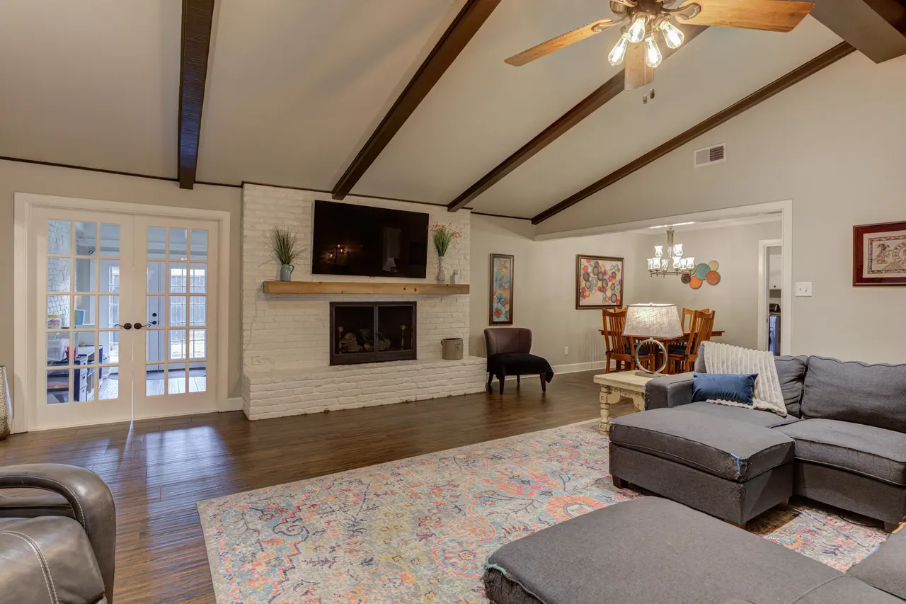 Photo 3 — 6207 Lynnhaven Drive, Lubbock, TX 79413