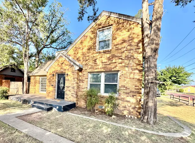 Photo 2 — 1602 Avenue X Front, Lubbock, TX 79401