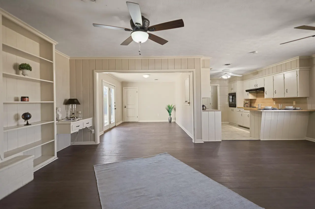 Photo 9 — 5327 31st Street, Lubbock, TX 79407