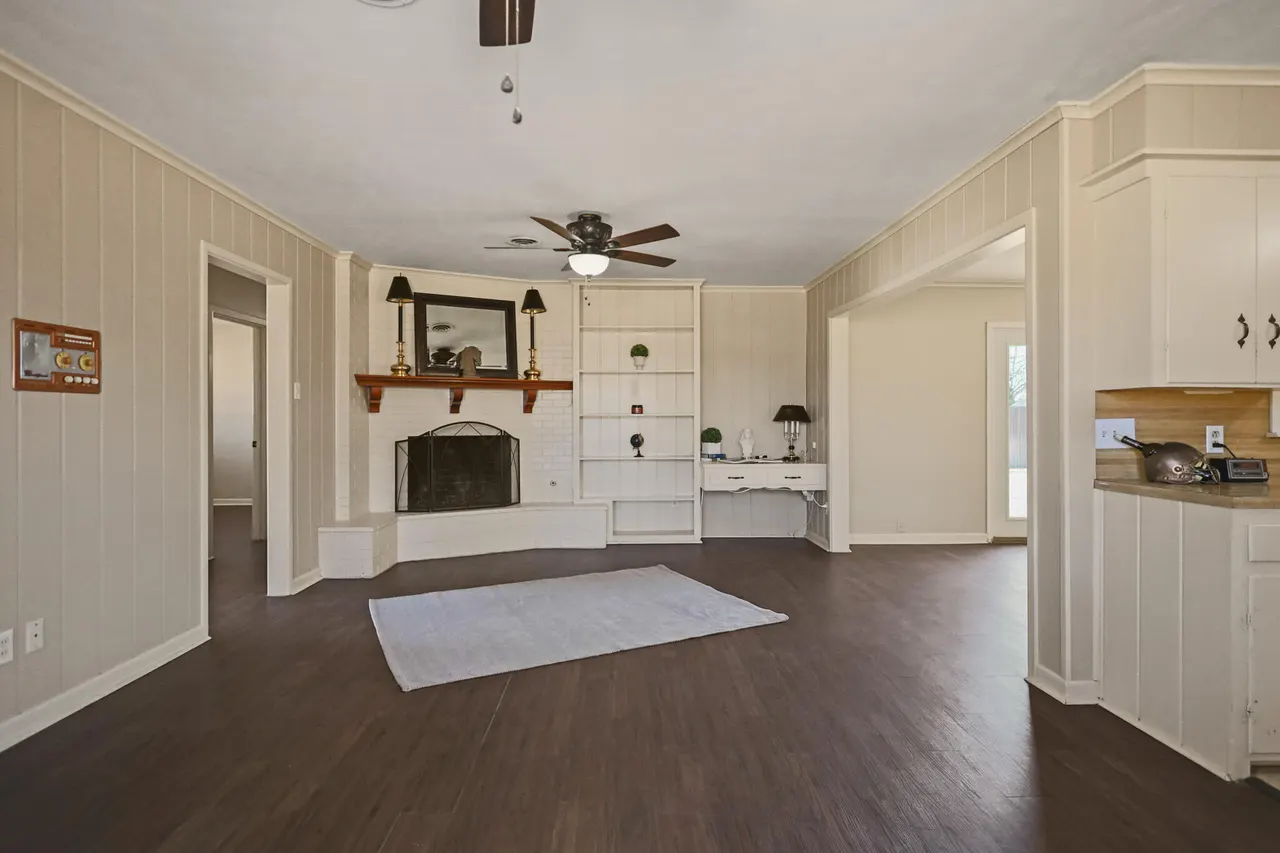 Photo 13 — 5327 31st Street, Lubbock, TX 79407