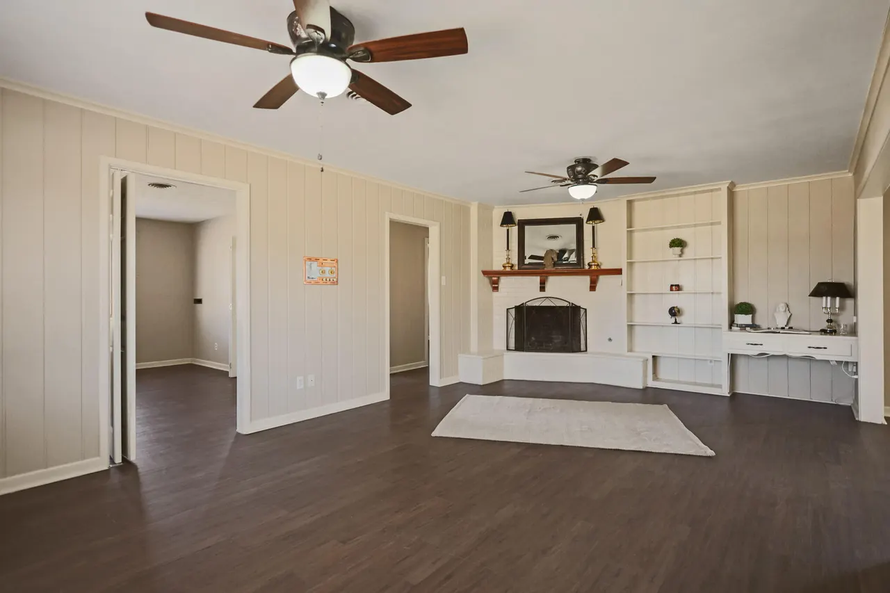 Photo 14 — 5327 31st Street, Lubbock, TX 79407