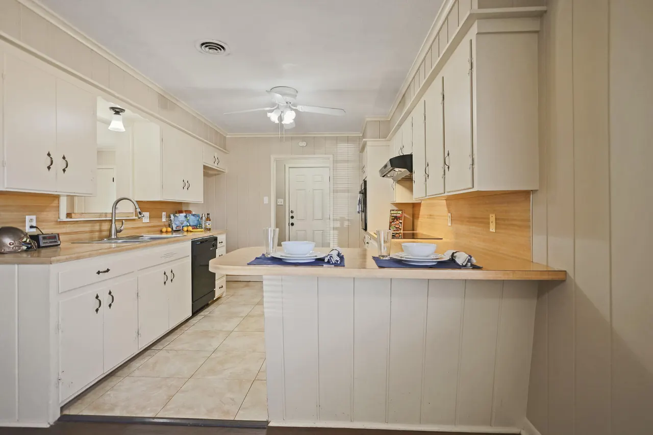 Photo 18 — 5327 31st Street, Lubbock, TX 79407