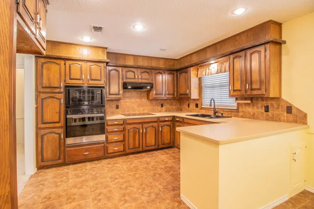 Photo 8 — 5524 75th Street, Lubbock, TX 79424