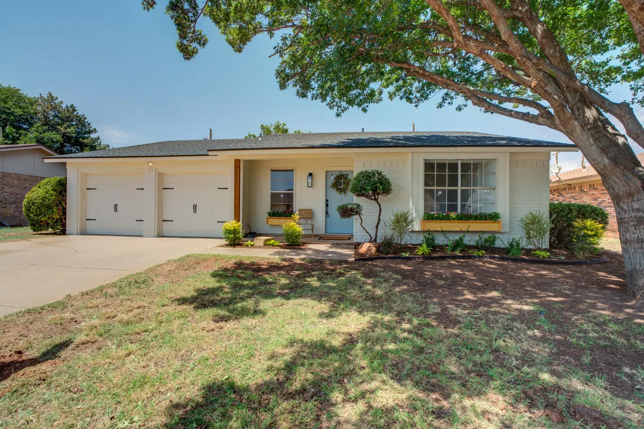 Photo 3 — 5018 70th Street, Lubbock, TX 79424