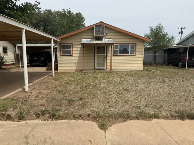 Front exterior — 1808 Avenue E, Petersburg, TX 79250