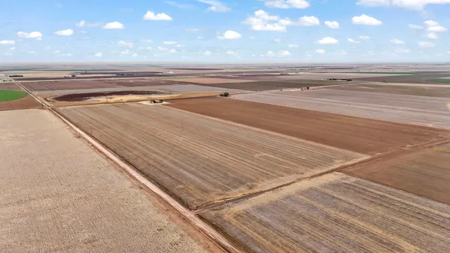Photo 2 — 1283 County Road 12, Tulia, TX 79088